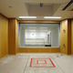 La habitación donde se ahorca al prisionero. La ventana en el fondo es donde los testigos pueden ver la ejecución que se lleva a cabo. Los anillos de metal redondos en la pared y el piso, a la derecha, son para mantener al prisionero en su lugar. AP